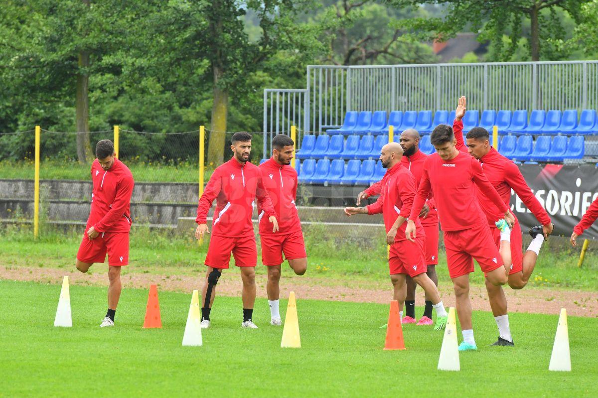 Imagini inedite: Ce a reușit Burcă la Dinamo + Acționarul se antrenează de parcă vrea să fie titular în derby :D