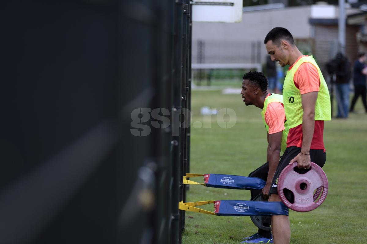 Filmare impresionantă din dronă, la cel mai tare exercițiu din antrenamentul FCSB: Ngezana vs Edjouma, duel „unu la unu”! Care a fost cea mai încinsă dispută