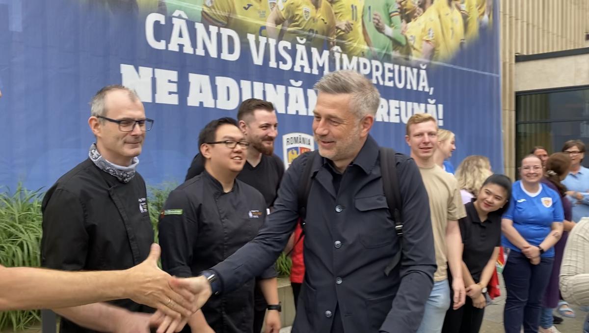 „Am avut senzația că ne-am unit ca țară” » Jucătorii echipei naționale se înclină în fața milioanelor de suporteri români