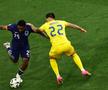 Vasile Mogoș a avut viață grea, până a ieșit accidentat, cu Steven Bergwijn / Foto: Imago