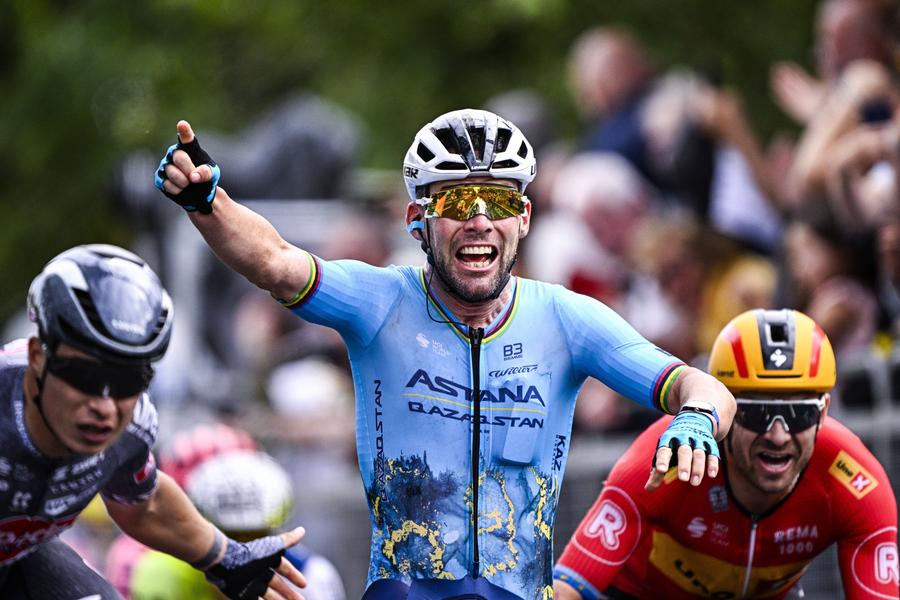 Mark Cavendish, extrem de fericit după victoria-record din Turul Franței, foto: Imago Retragerile marcante ale anului 2024, de la Rafael Nadal, Andy Murray și Nikola Karabatic până la soții Ionela și Marius Cozmiuc