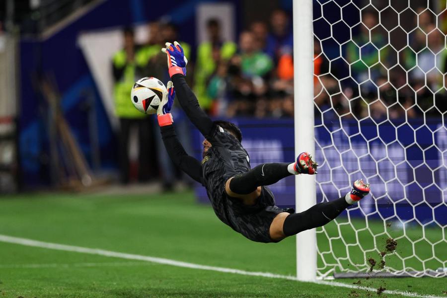 Povestea incredibilă a lui Diogo Costa, eroul Portugaliei care nu voia să intre în poartă și care îi va înfrunta pe Mbappe și Griezmann: „Nu mă gândeam decât să trag!