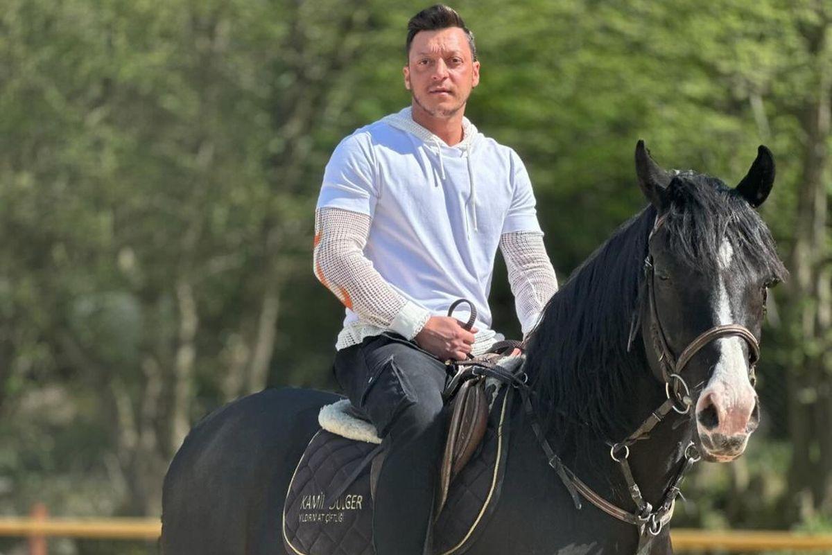 Transformare ireală a lui Mesut Ozil » Cum a apărut în sala de forță: e total schimbat