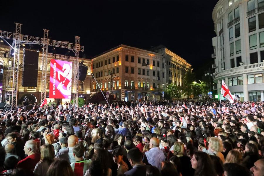 Imagini uluitoare cu georgienii după eliminarea în „optimi” de la Euro 2024! Ce au primit jucătorii lui Sagnol și cum a fost întâlnirea cu fanii în Tbilisi!