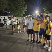 Sute de fani s-au strâns la baza din Mogoșoaia pentru a-i aștepta pe „tricolori” / foto: Marius Mărgărit