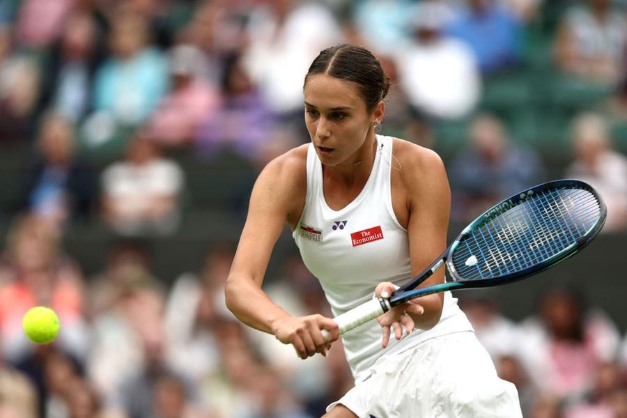 Anca Todoni la Wimbledon în meciul cu Coco Gauff Foto: Guliver/GettyImages Două românce în acțiune în prima zi de la Wimbledon » Gabriela Ruse, reeditare a unui duel încins de la Australian Open