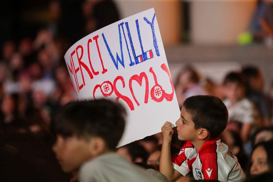 Imagini uluitoare cu georgienii după eliminarea în „optimi” de la Euro 2024! Ce au primit jucătorii lui Sagnol și cum a fost întâlnirea cu fanii în Tbilisi!