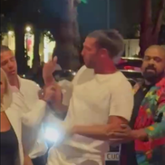 Andy Carroll s-a ales cu cămașa ruptă, după ce s-a bătut în stare de ebrietate / Foto: The Sun