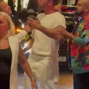 Andy Carroll s-a ales cu cămașa ruptă, după ce s-a bătut în stare de ebrietate / Foto: The Sun