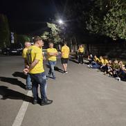 Sute de fani s-au strâns la baza din Mogoșoaia pentru a-i aștepta pe „tricolori” / foto: Marius Mărgărit
