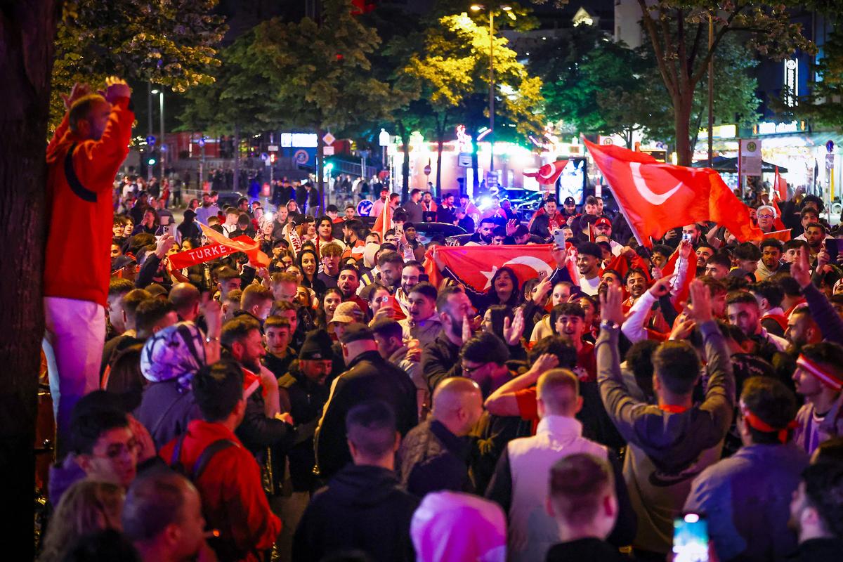 Sărbătoarea turcilor pe străzile din Germania