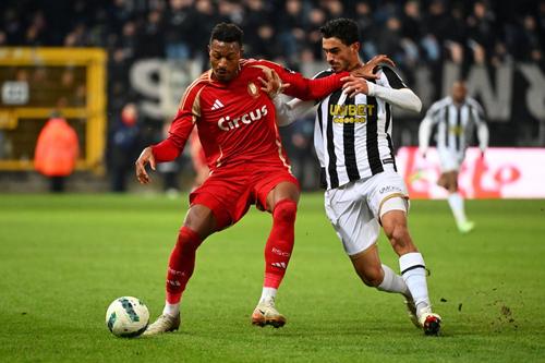 Mohamed Badamosi (n.r. în roșu) // foto: Imago Images