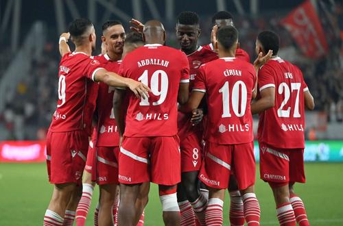 Dinamo va mai face 3 sau 4 transferuri // Foto: Imago