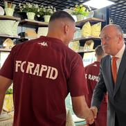 Rapidiștii au participat la inaugurarea unui nou magazin Mobexpert în București. Foto: Carmen Dumitru (GSP.RO)