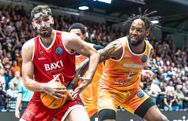 Emanuel Cățe a luat decizia cu privire la viitorul său » Pivotul naționalei va rămâne în cel mai puternic campionat al Europei