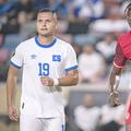 Mauricio Emerson, în stânga, în echipamentul naționalei, la meciul cu Canada