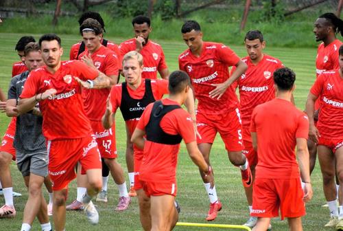 Dinamo și-a propus locurile 1-3 în sezonul viitor // FOTO: Facebook @Radio Dinamo1948