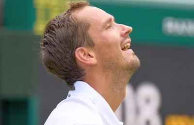 Rezultat-ȘOC la Wimbledon! Daniil Medvedev, eliminat de locul 74 mondial în doar 3 seturi