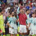 Cristiano Ronaldo, după fluierul final al partiei cu Croația, în tricoul lui Diogo Jota, coechipierul decedat într-un accident-auto / Foto: Imago