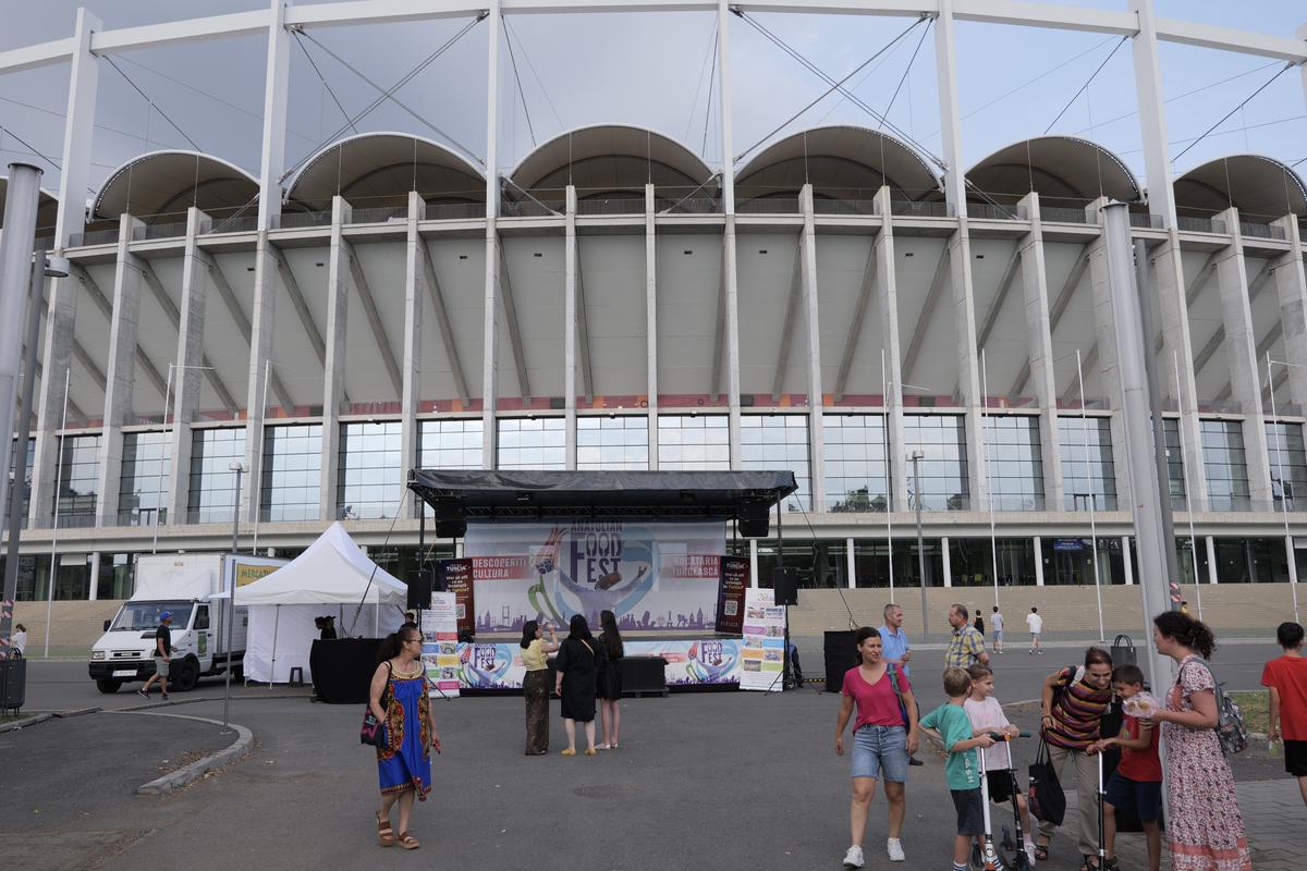 Kebab Arena! În absența fotbalului, turcii au pus stăpânire pe cel mai mare stadion al României