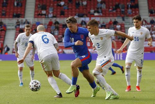 Tiberiu Căpușă, în duel cu Jack Grealish