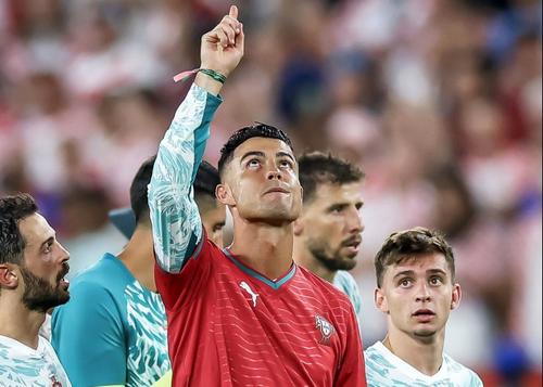 Cristiano Ronaldo și colegii din naționala Portugaliei nu l-au uitat de Diogo Jota, fostul internațional dispărut într-un tragic accident de mașină / Foto: Facebook Bleacher Report