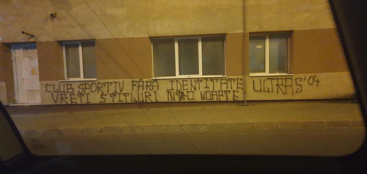 CRAIOVA - CFR CLUJ. FOTO Se anunță haos pe străzile din Bănie! Ultrașii din Peluza Sud și-au început numărul