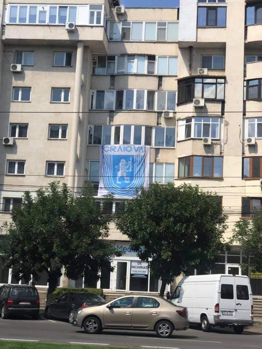 CRAIOVA - CFR Cluj. Fanii Craiovei își văd de drumul lor! Ce au făcut la statuia lui Mihai Viteazul cu câteva ore înainte de derby: „Aduceți titlu'-n Bănie!”