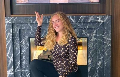 FOTO Cum a pierdut Adele aproape 50 de kg » Cântăreața e de nerecunoscut în cea mai recentă poză postată!