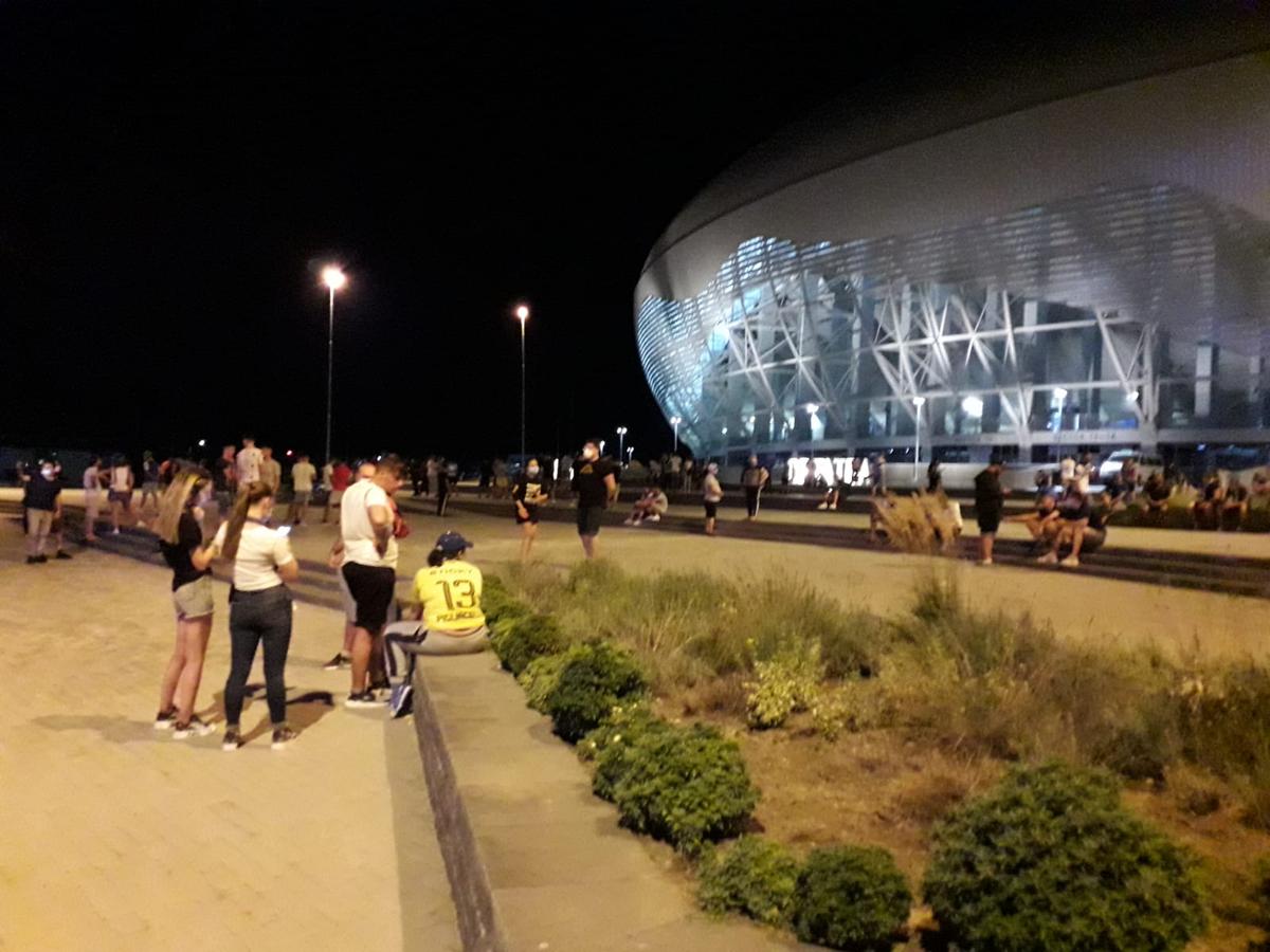 CRAIOVA - CFR CLUJ 1-3. VIDEO+FOTO Fanii Craiovei s-au strâns la stadion! Scandări xenofobe, înjurături la adresa lui Mititelu și încurajări pentru echipă
