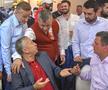 Nelu Varga, cu vestă, alături de Dan Petrescu