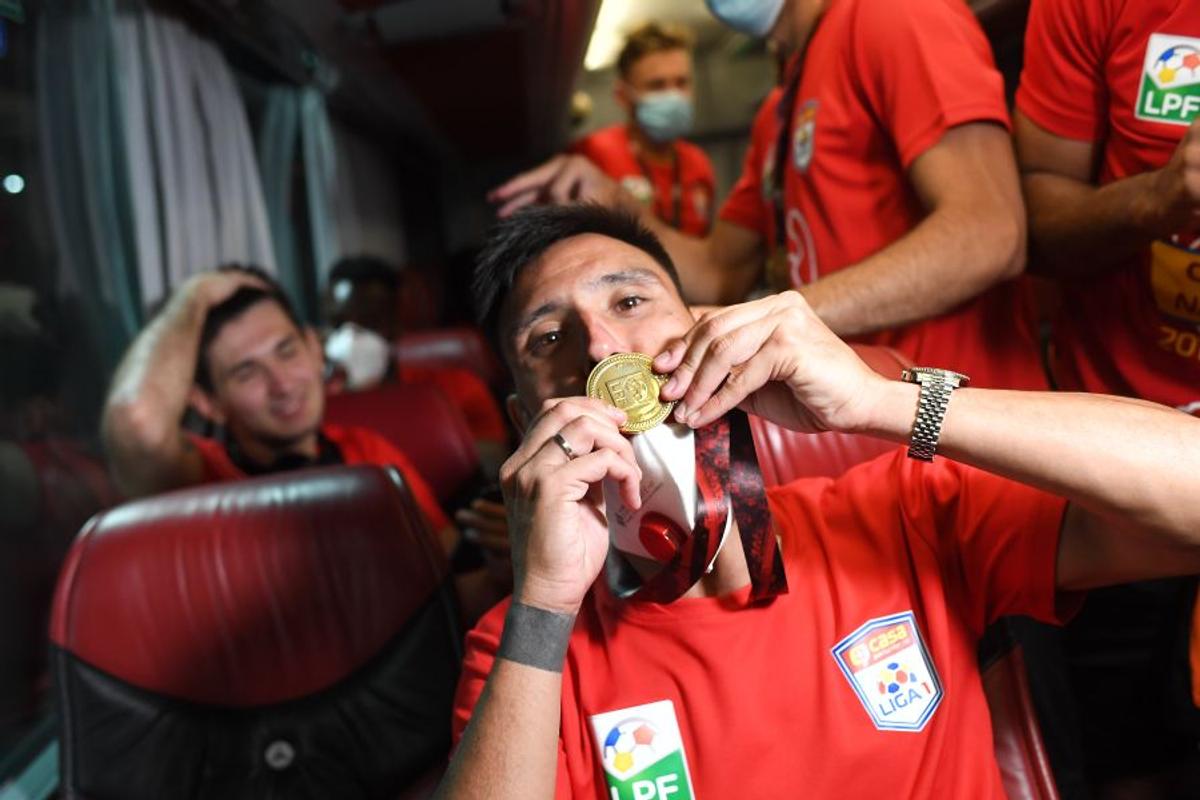 FOTO Imagini de senzație din autocarul lui CFR Cluj