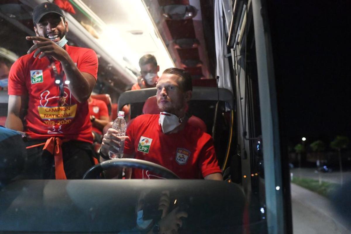 CFR Cluj s-a făcut de râs! Presată politic, echipa din Gruia a votat ca titlul să meargă la Craiova!