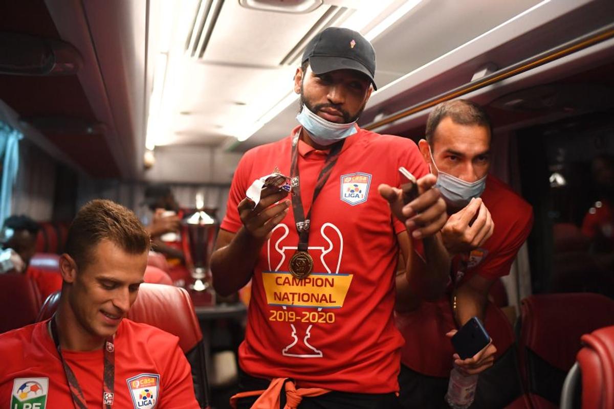 FOTO Imagini de senzație din autocarul lui CFR Cluj