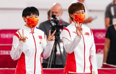 Scandal politic la Tokyo: chinezoaicele au urcat pe podium cu portretul „celui mai mare criminal în masă din istorie”