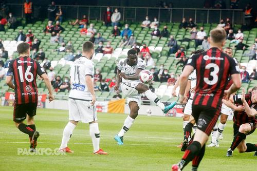 Răzvan Lucescu a pierdut primul meci oficial de la revenirea la PAOK! 1-2 cu locul 4 din Irlanda
