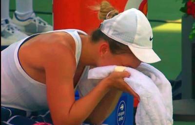 Sufocată de căldură! Simona Halep a abandonat la Washington, după ce pierduse primul set cu Anna Kalinskaya
