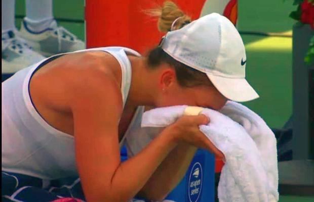 Sufocată de căldură! Simona Halep a abandonat la Washington, după ce pierduse primul set cu Anna Kalinskaya