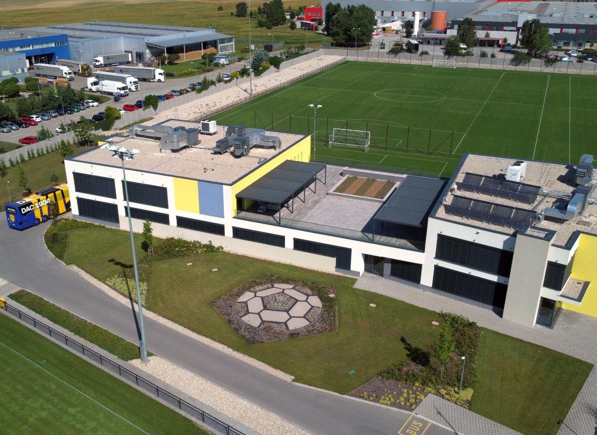 Baza celor de la Dunajska Streda, academia SF de 14 milioane €