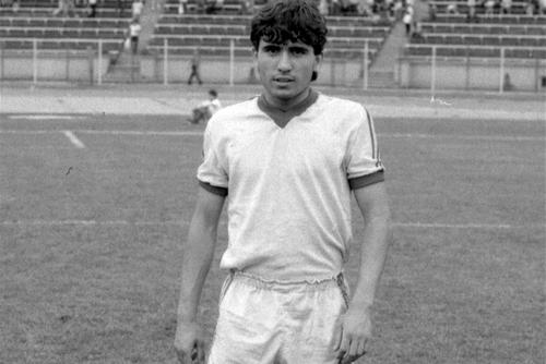 Hagi, când încă nu serbase majoratul, făcea deja spectacol în tricoul „marinarilor” (foto arhiva GSP)