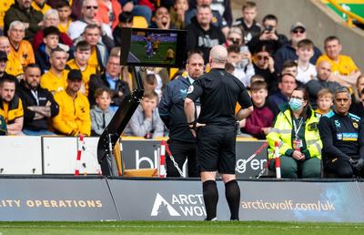 Schimbare majoră cu sistemul VAR în Premier League » Urmează și în Liga 1?