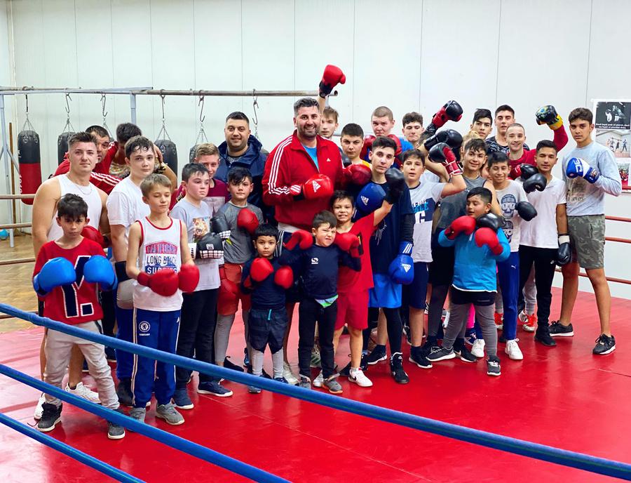 Cât costă să faci sport în România » Episodul 4: BOX. Sportul copiilor săraci » Ce sume sunt necesare pentru a deveni noul Doroftei sau Bute