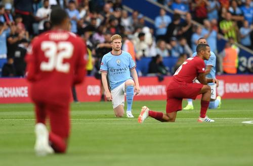 Premier League renunță la îngenunchiatul jucătorilor pe gazon înaintea meciurilor 
Foto: Gettyimages