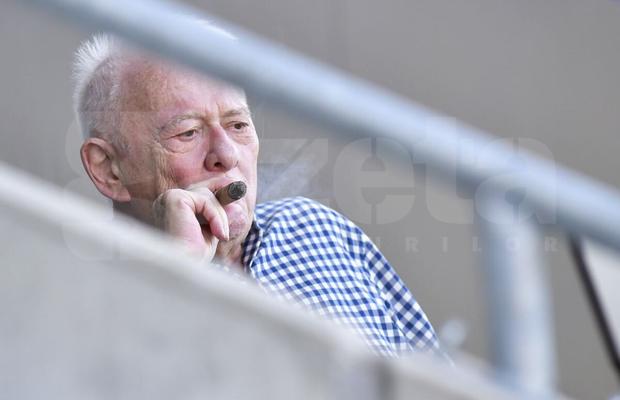 Prezență-surpriză în delegația FCSB din Slovacia » Alături de echipă după eliberarea din închisoare. Cum arată acum omul care a ajutat echipa din umbră, cât timp Becali a fost închis