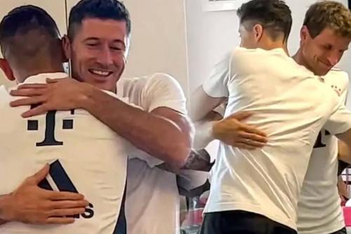 Robert Lewandowski a trecut pentru ultima oară pe la sediul bavarezilor / Sursă foto: Twitter@ Bayern Munchen