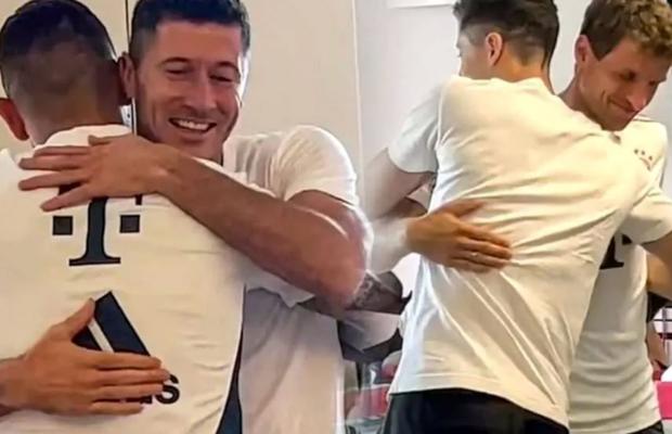 Ce cadou le-a făcut Robert Lewandowski foștilor colegi de la Bayern, după revenirea de o zi la Munchen