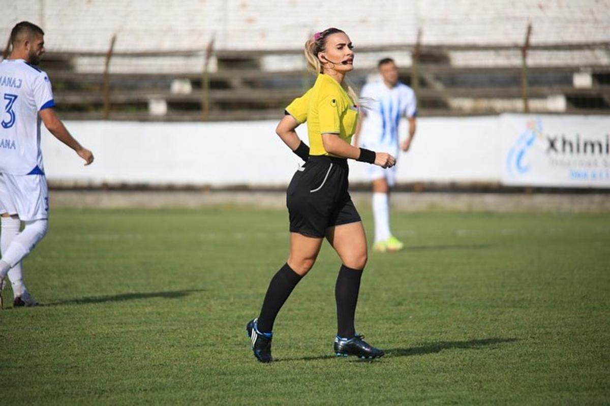 Emanuela Rusta, arbitru de rezervă în FCSB - CSKA 1948 Sofia