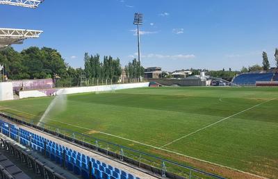 Cum arată stadionul pe care Farul joacă meciul decisiv contra lui Urartu » Construit în 2008, fără o peluză și cu gazon de județeană