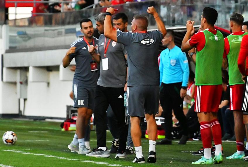 Liviu Ciobotariu (52 de ani), antrenorul lui Sepsi, a primit nota 10 în Gazeta Sporturilor pentru lecția predată în dubla cu CSKA Sofia, 4-0 astăzi, 2-0 în tur.