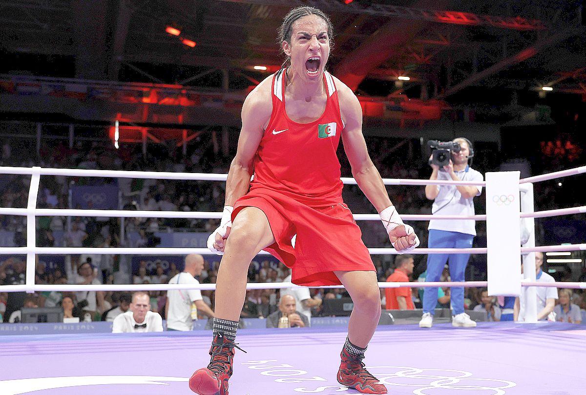 Imane Khelif a câștigat lupta cu maghiara Hamori și are asigurată MEDALIA olimpică!